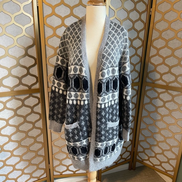 Long Grey Patterned Cardigan - Picture 2 of 9